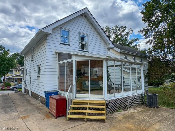 Property Photo: 418 E Prospect Street OH 44420