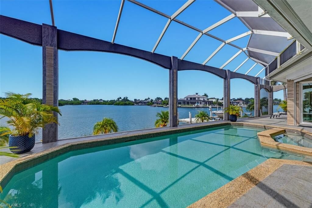 Property Photo:  124 Stillwater Ct  FL 34145 