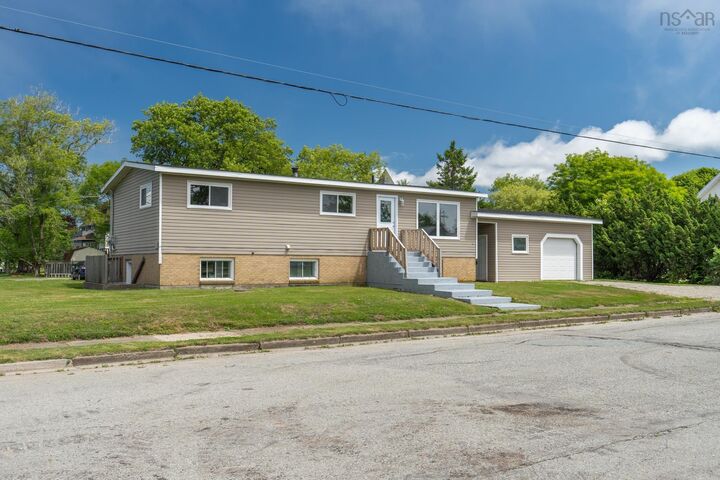 2 Huntington Street — photo 1