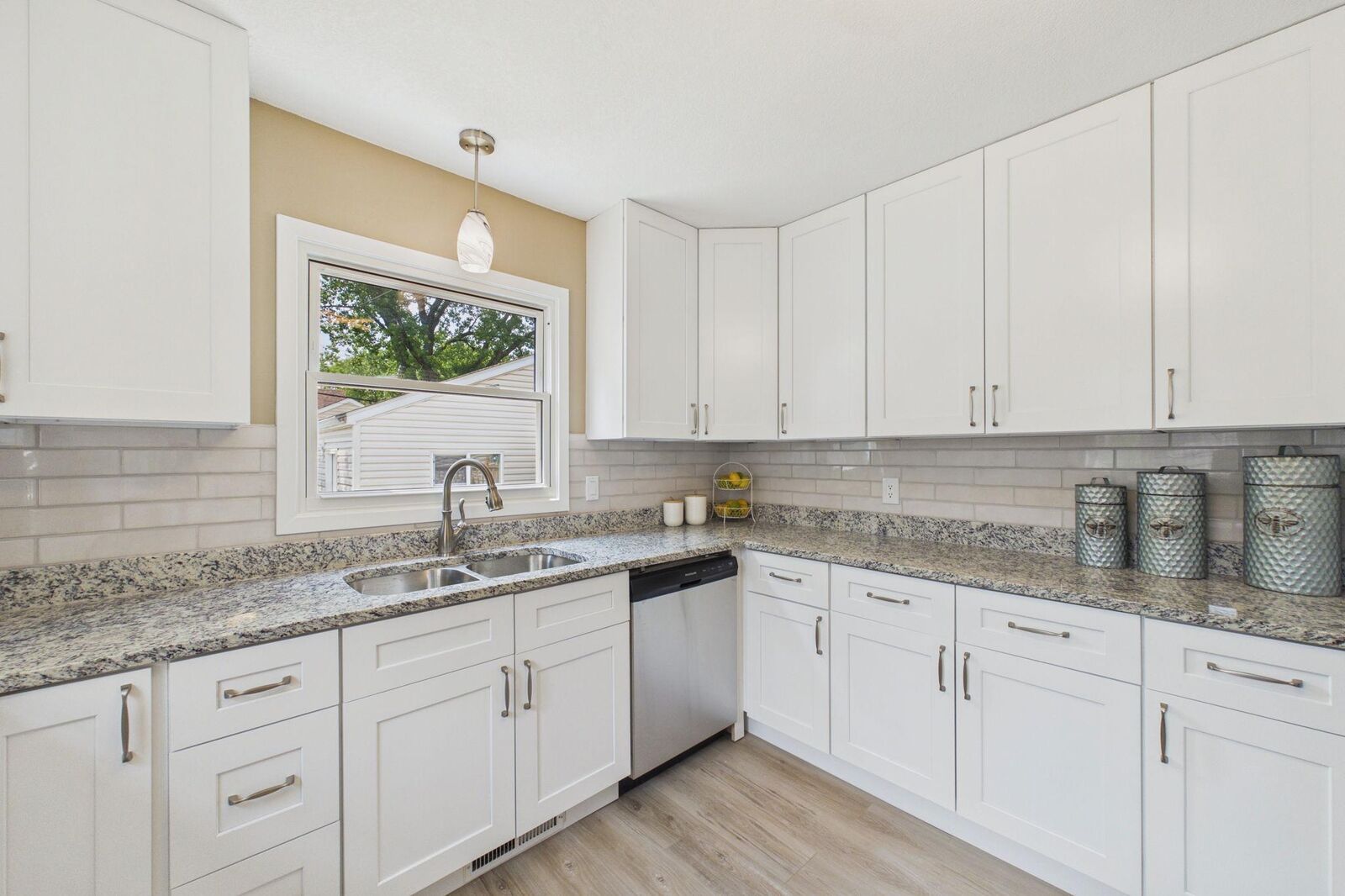Property Photo: 2612 Georgia Avenue S MN 55426
