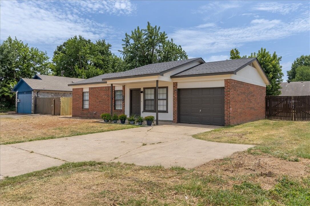 Property Photo:  3514 W Olive Street  AR 72756 