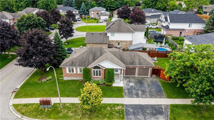 Property Photo: 27 Chandos Drive ON N2A 3C2