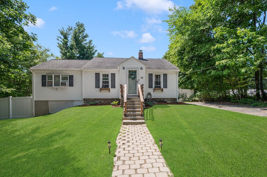 Property Photo:  35 Carter Rd  MA 01609 