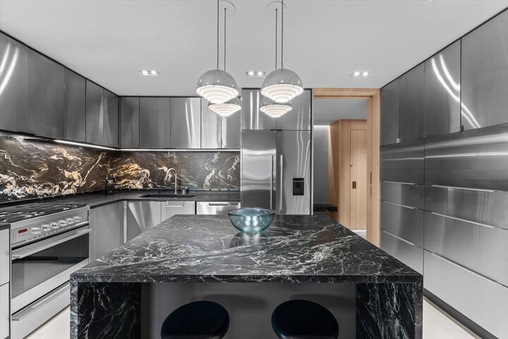 Property Photo:  65 East India Row 16B  MA 02110 