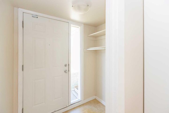 Property Photo:  3907 39 Street 1602  AB T4N 0M6 