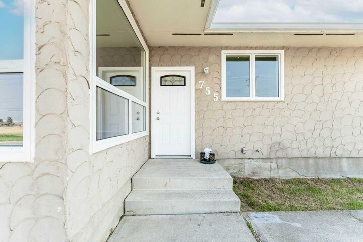 Property Photo: 755 East Avenue AB T0K 1W0
