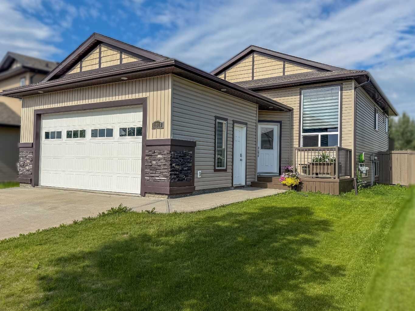 Property Photo: 11910 Copperwood Road AB T8X 0H5