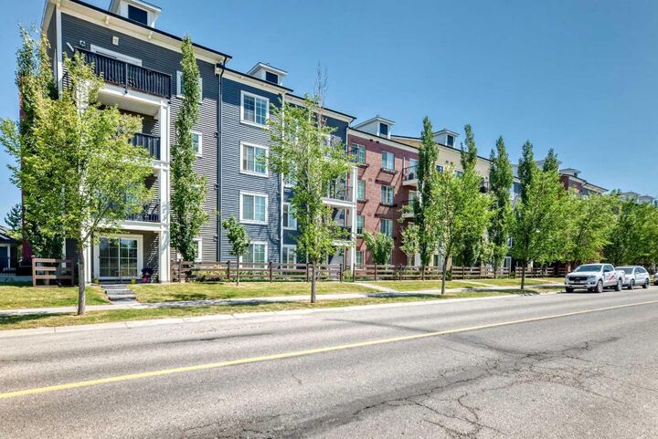 Property Photo:  755 Copperpond Boulevard SE 5102  AB T2Z 4R2 