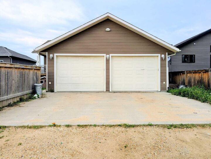 Property Photo:  721 12 Street SE  AB T0G 2A3 