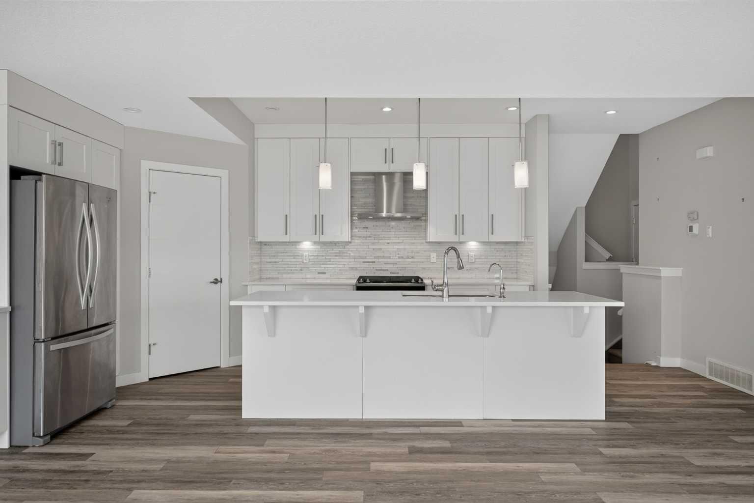 Property Photo: 2416 30 Street SW 4 AB T2E 2M1