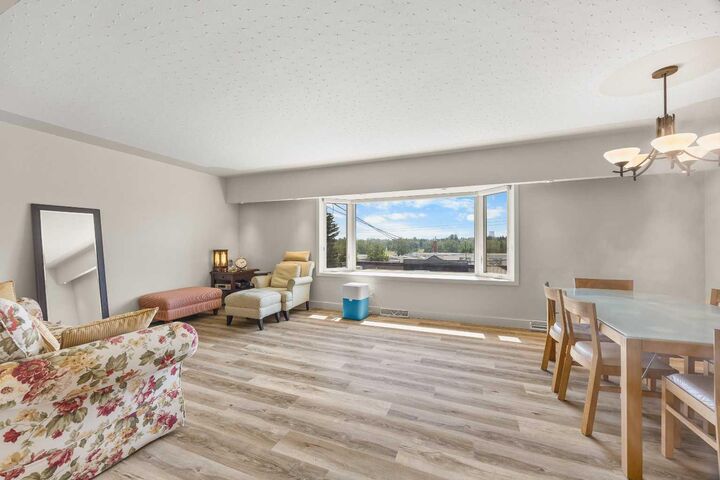 Property Photo: 35 Collingwood Place NW AB T2L 0R1
