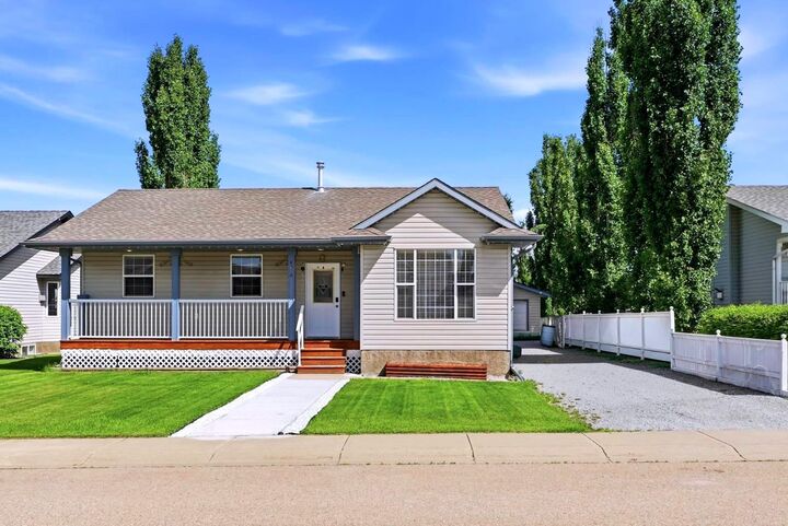4518 54A Avenue Crescent — photo 1