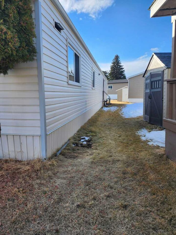 Property Photo:  14 Parkview Avenue  AB T4P 1K1 