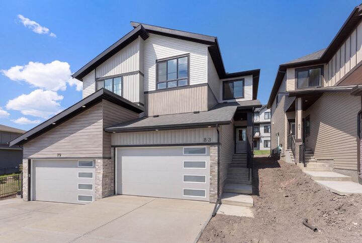Property Photo:  83 Heritage Manor  AB T4C 3K8 