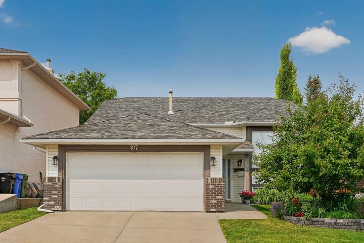 107 Edgevalley Close NW — photo 1