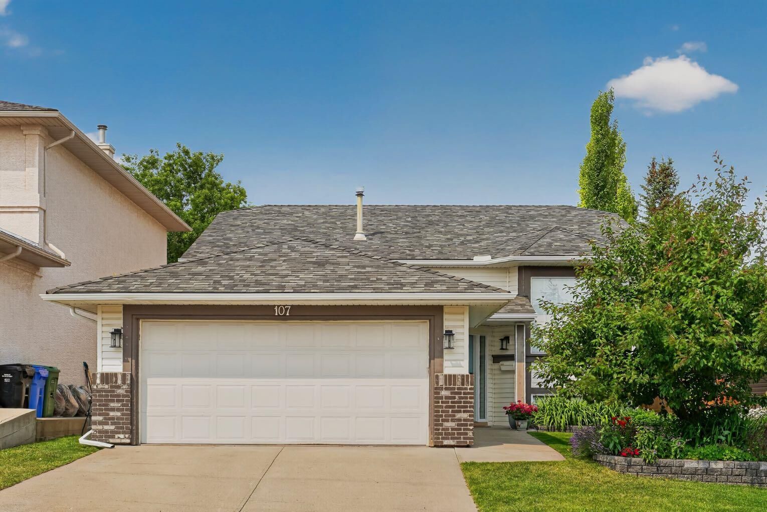 Property Photo: 107 Edgevalley Close NW AB T3A 5E9