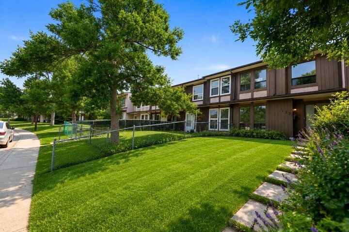 122 Berkley Way NW — photo 1