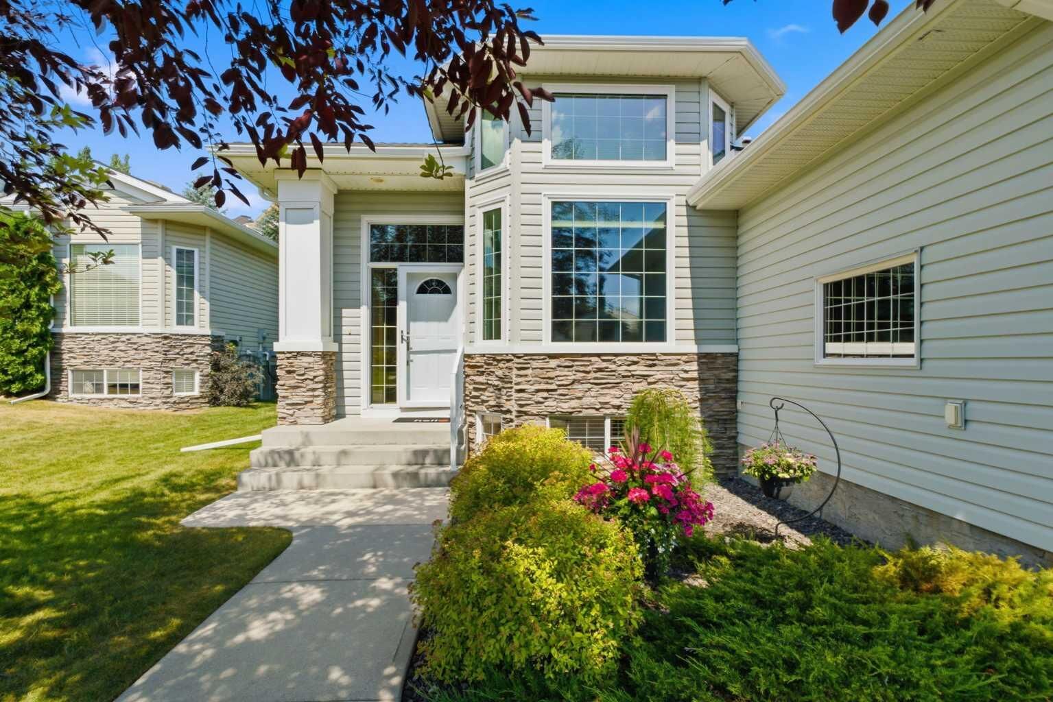 Property Photo: 215 Rocky Ridge Villas NW AB T3G 4R2