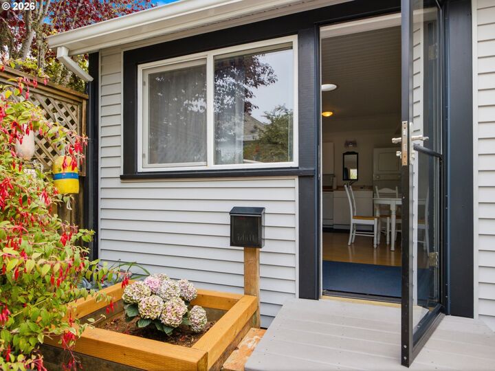 Property Photo: 331 10th Ave OR 97138