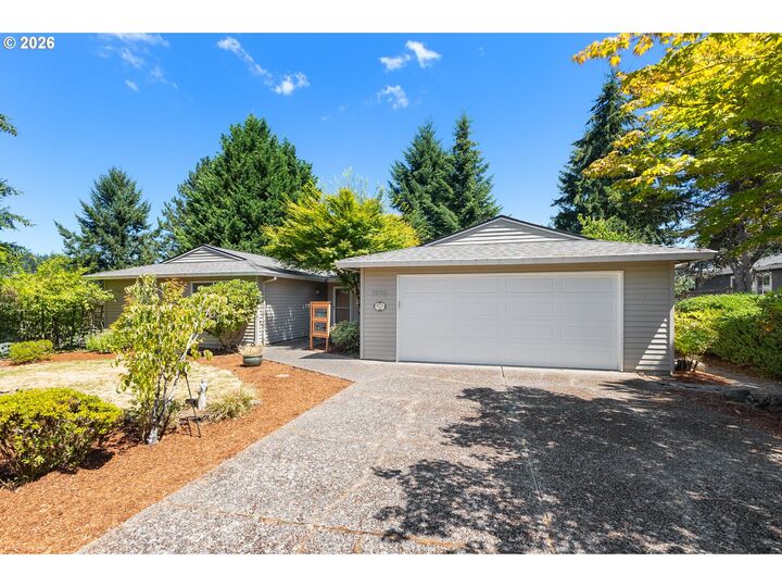 Property Photo: 1935 Hillhouse Dr OR 97068