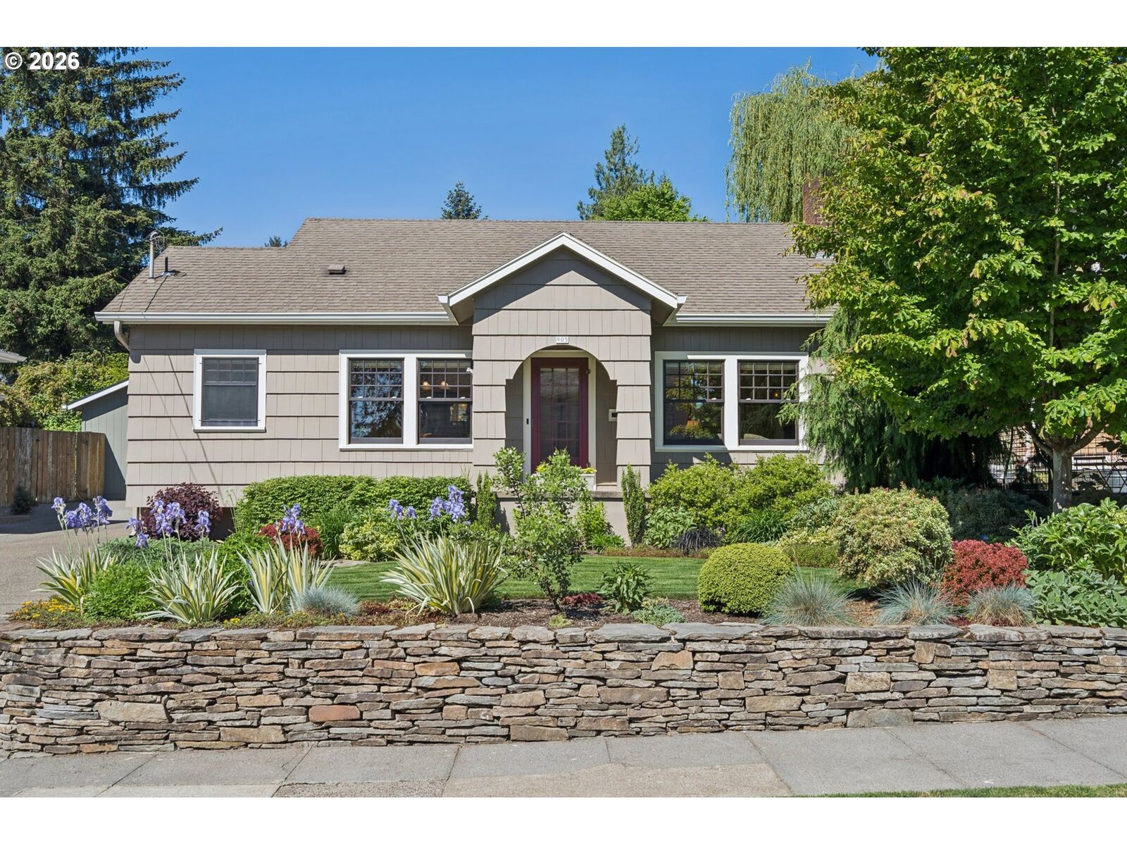 Property Photo: 905 SE 71st Ave OR 97215
