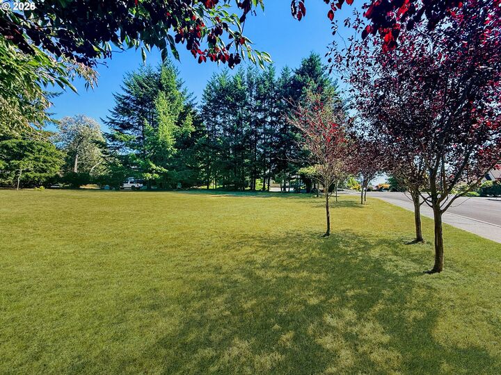 Property Photo:  932 Midland Way  OR 97415 