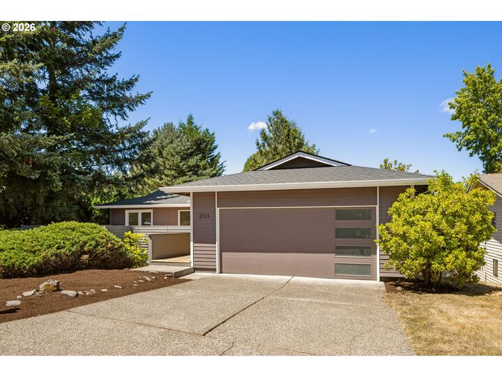 Property Photo: 2721 SW Plum Ct OR 97219