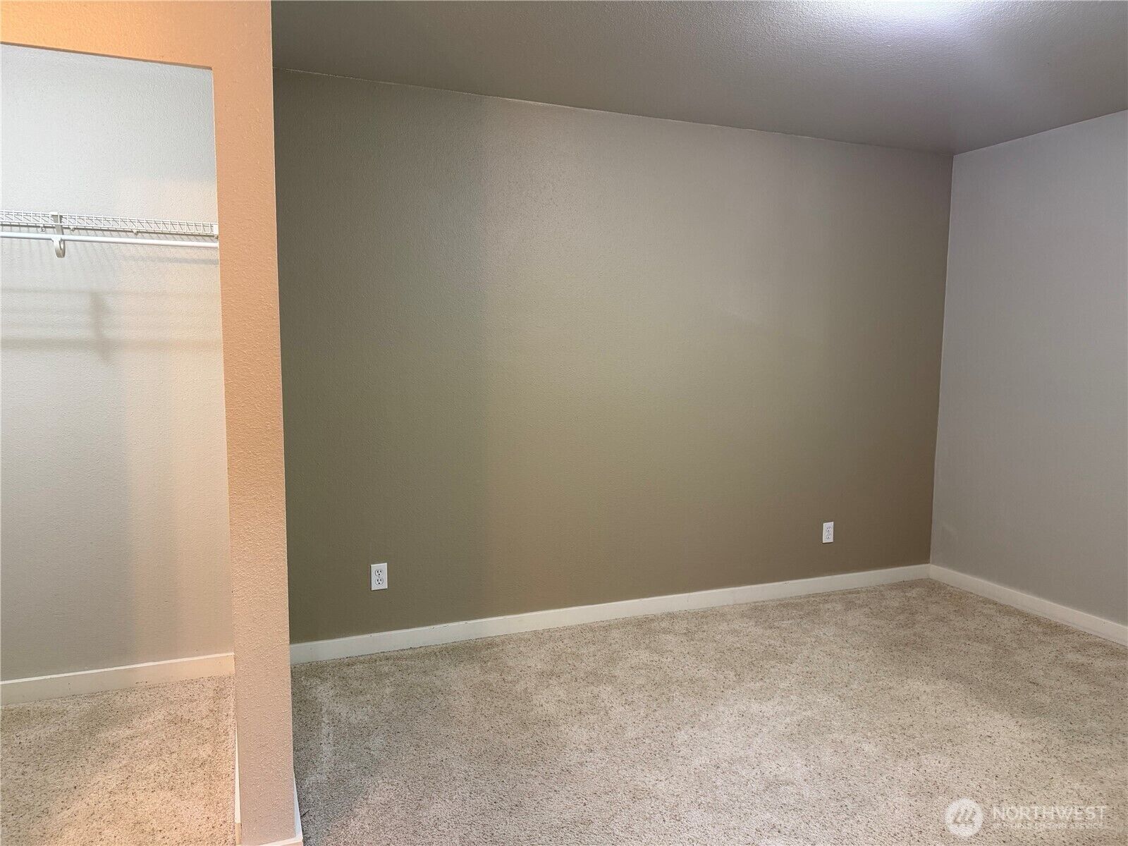 Property Photo:  9805  Avondale Rd  NE M-240  WA 98052 