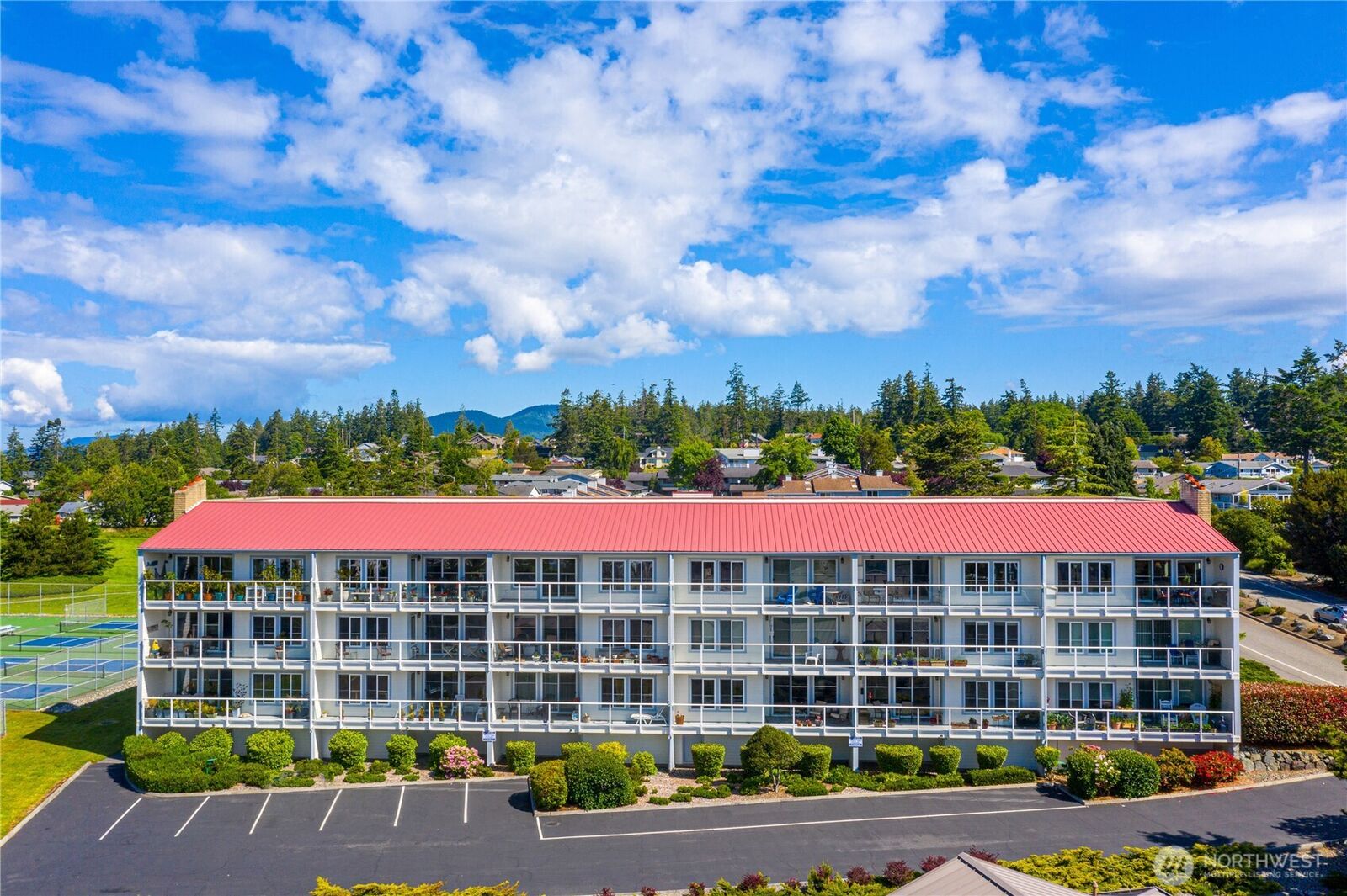Property Photo:  1800  Skyline Way 206  WA 98221 
