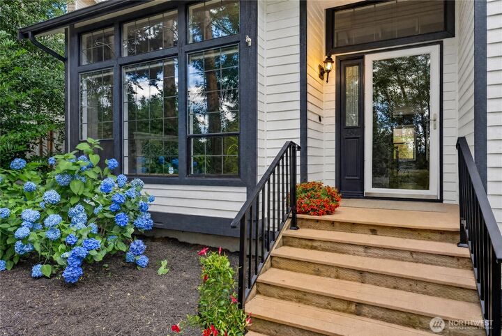 Property Photo:  706 S Davies Road  WA 98258 
