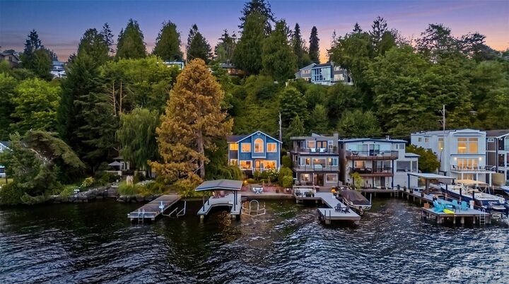 Property Photo:  11728  Riviera Place NE  WA 98125 