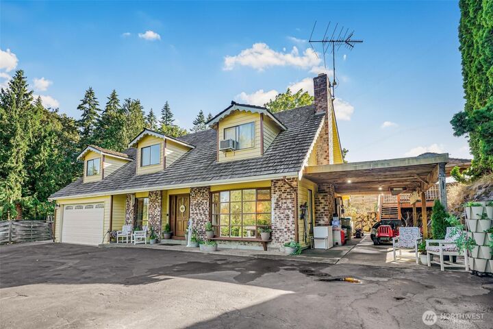 Property Photo: 15255 206th Avenue SE WA 98059