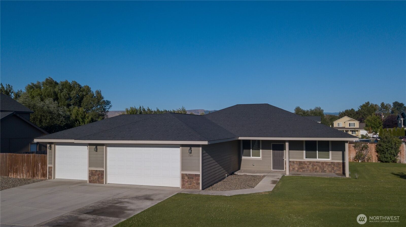 Property Photo: 701 S Shumard Street WA 98926