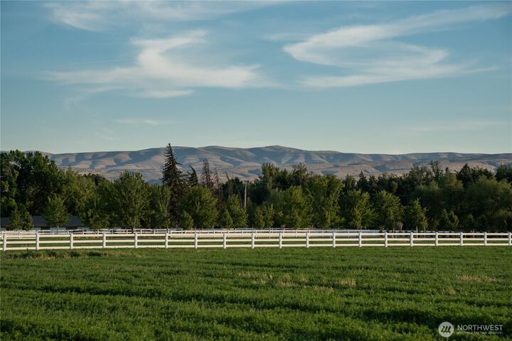 Property Photo:  4 B  Look Road  WA 98926 