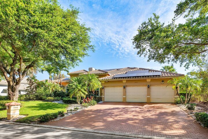 Property Photo:  1845 Eagle Trace Boulevard  FL 33071 