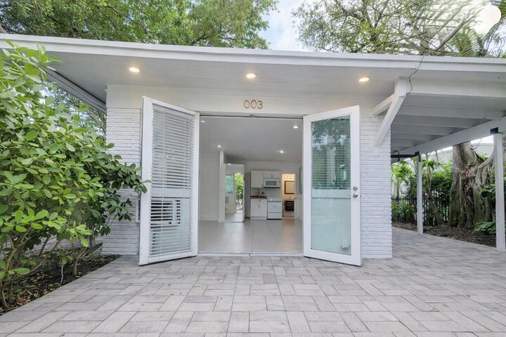Property Photo:  1415 SE 2nd Street 3  FL 33301 