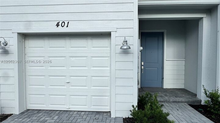 Property Photo: 401 SE Crossoak Ln 401 FL 34984