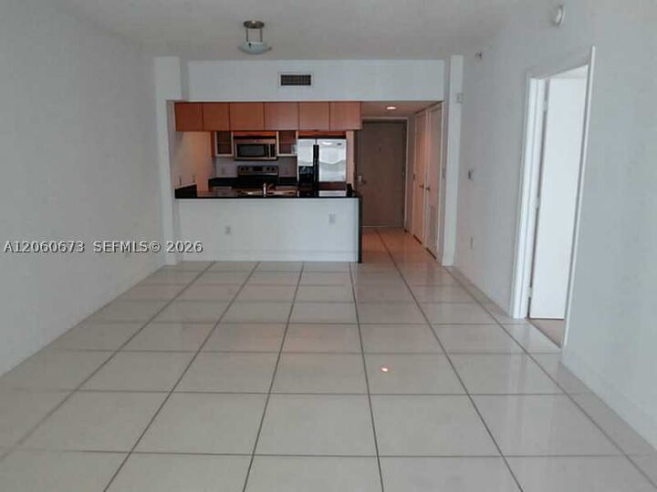 Property Photo:  1750 N Bayshore Dr 2909  FL 33132 