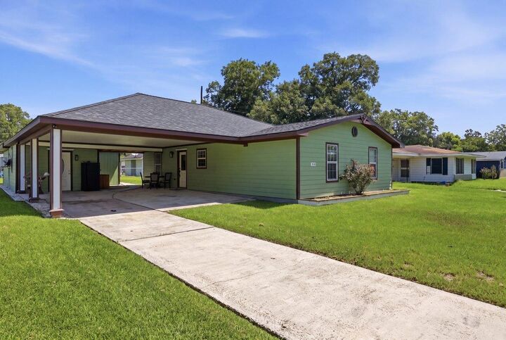 Property Photo:  410 Crepe Myrtle Ave.  TX 77630 