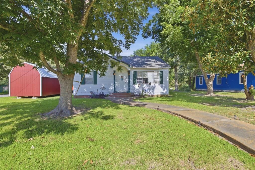 Property Photo:  607 McArthur Street  LA 70663 