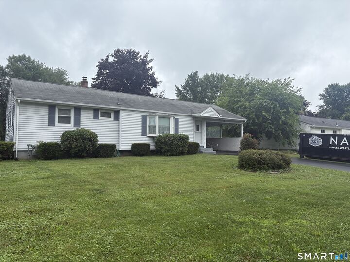 Property Photo:  