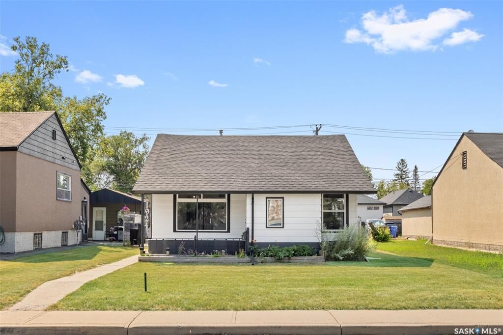 Property Photo:  1924 York Street  SK S4T 4R4 