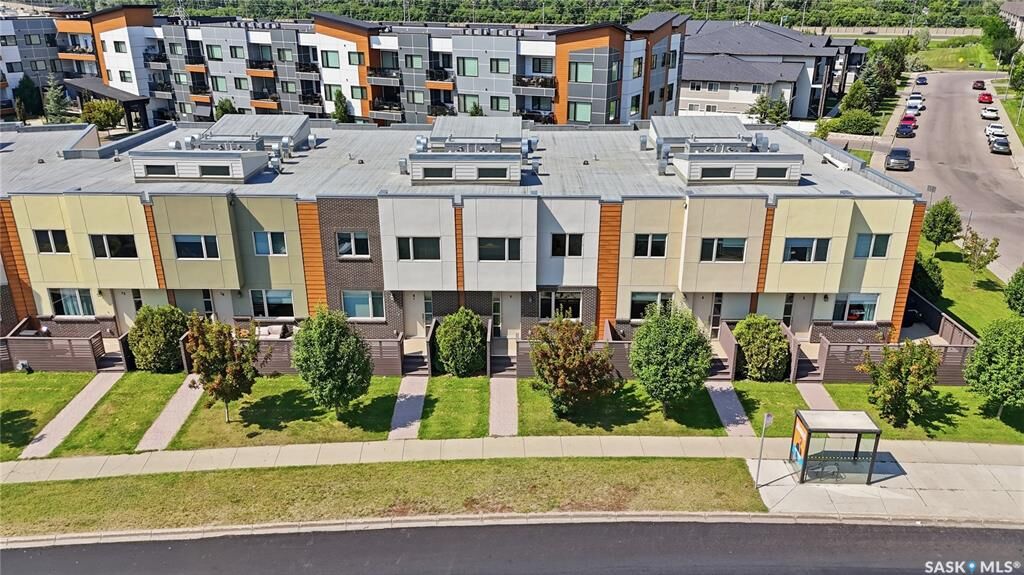 Property Photo:  103 Willis Crescent 3  SK S7T 0X9 
