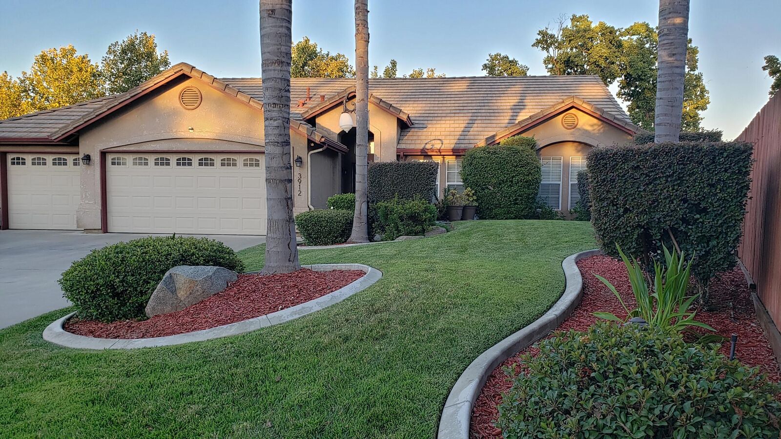 Property Photo: 3912 S Vickie Court CA 93277