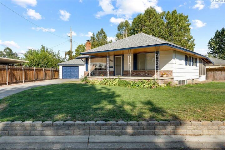 Property Photo: 318 Douglass WA 99352