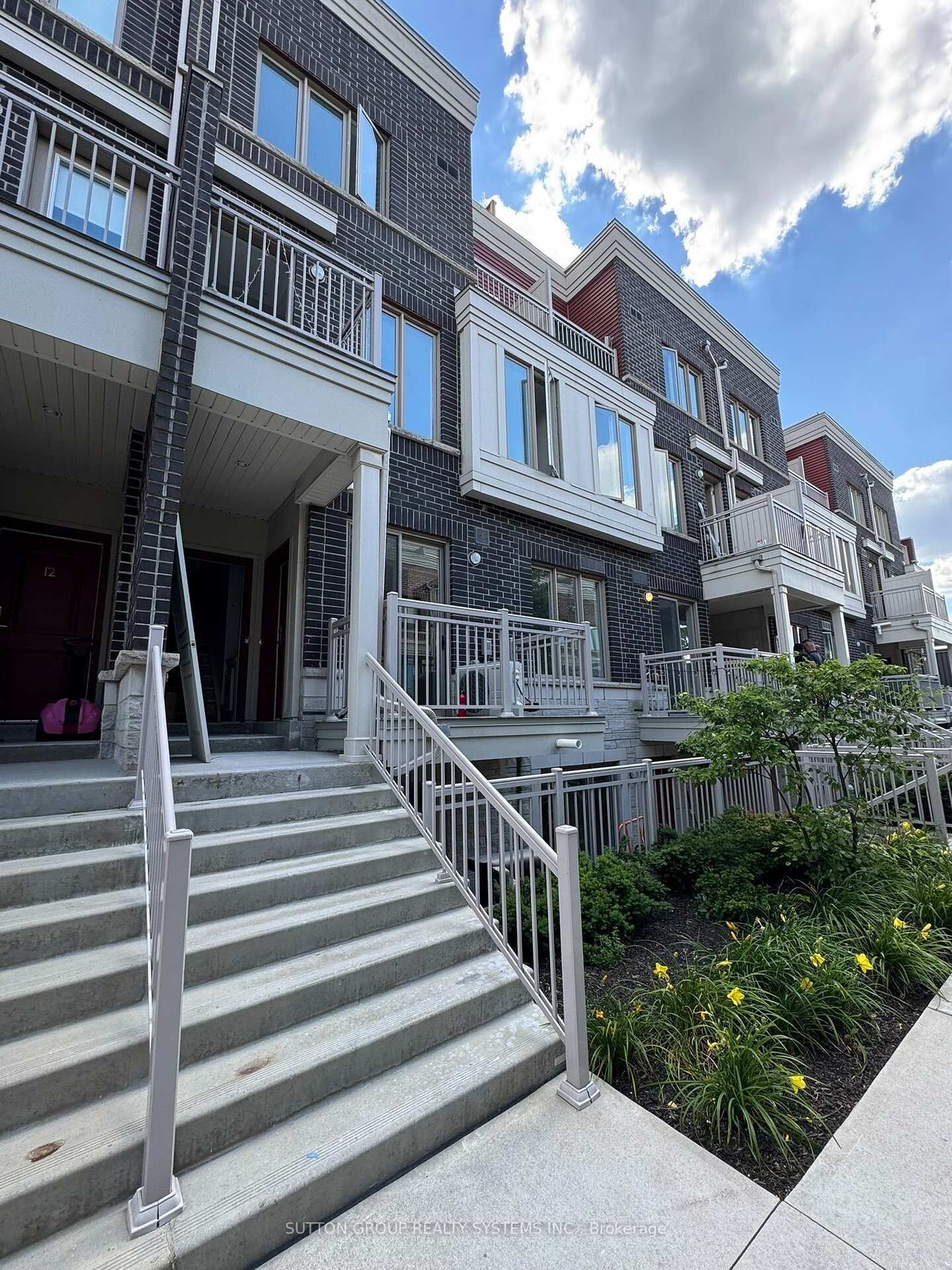 Property Photo: 90 Eastwood Park Gardens 10 ON M8W 0B2