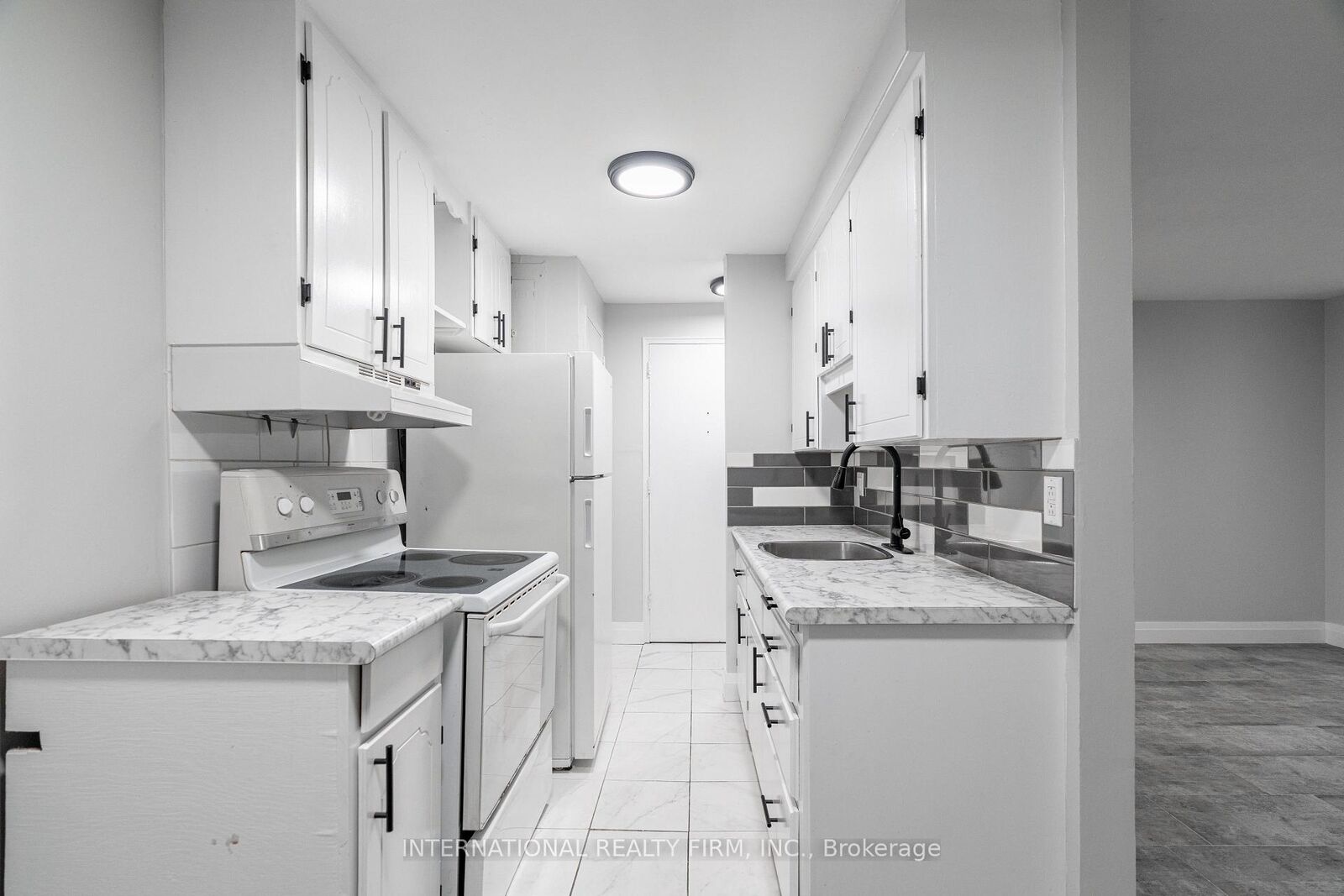 Property Photo:  24 Brookside Street N 2  ON N5Z 3J3 