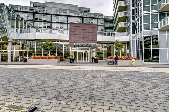 Property Photo:  2916 Highway 7 Road 1808  ON L4K 0K6 