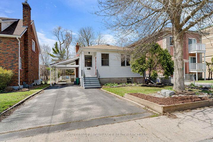 Property Photo:  524 College Street  ON K7L 4M9 