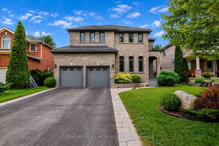 20 Falcon Crescent — photo 1